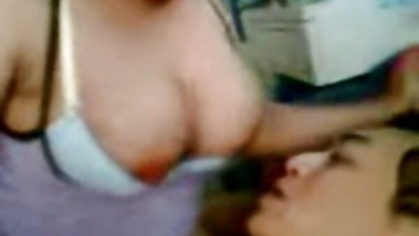 مثير سمراء مواقع سكس مترجمة عربي فاتنة في جوارب يتحرك لها صغير الحمار يجلس على رمح كبير